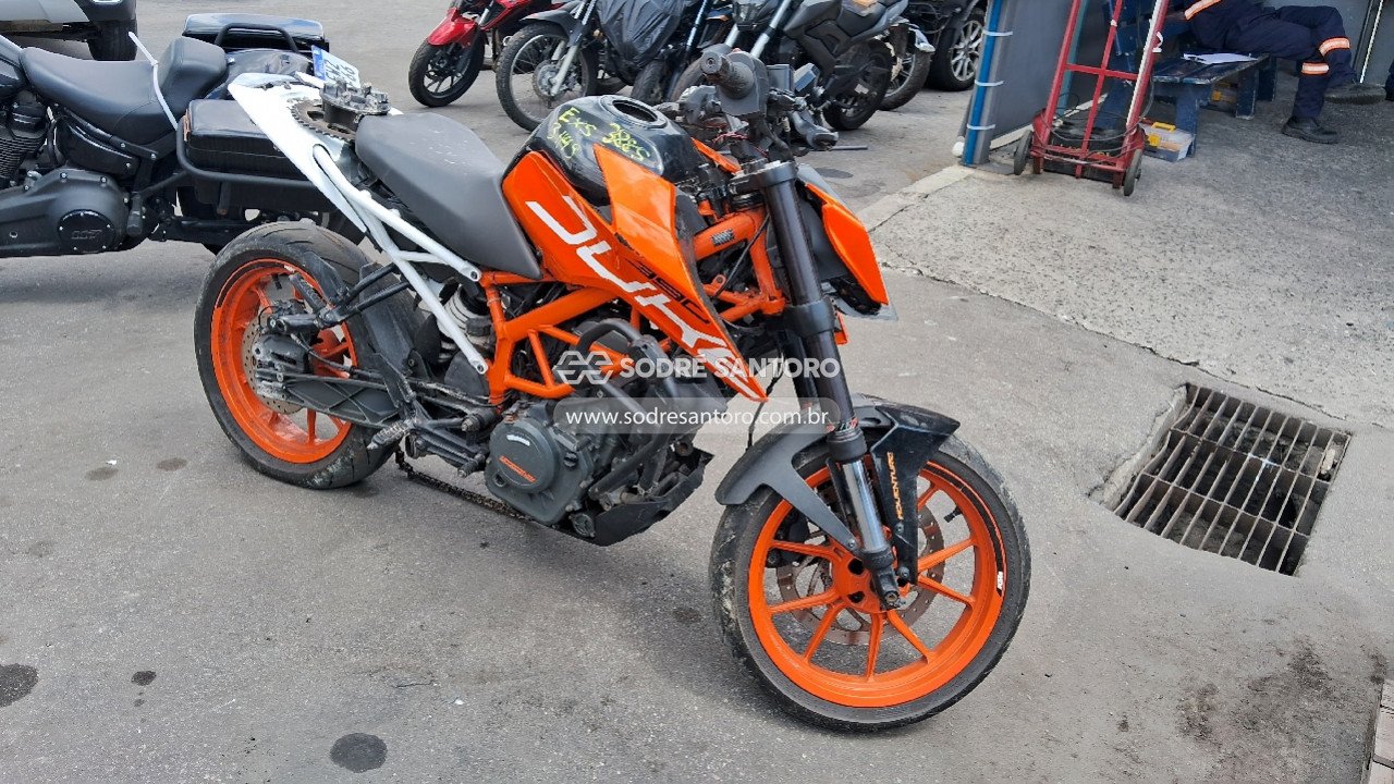 KTM 390 DUKE 2019 Conservada com Média Monta e Sem Chave
