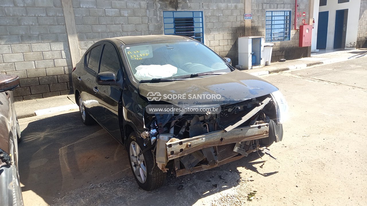 Nissan Versa 16sl Flex 2014 em leilão