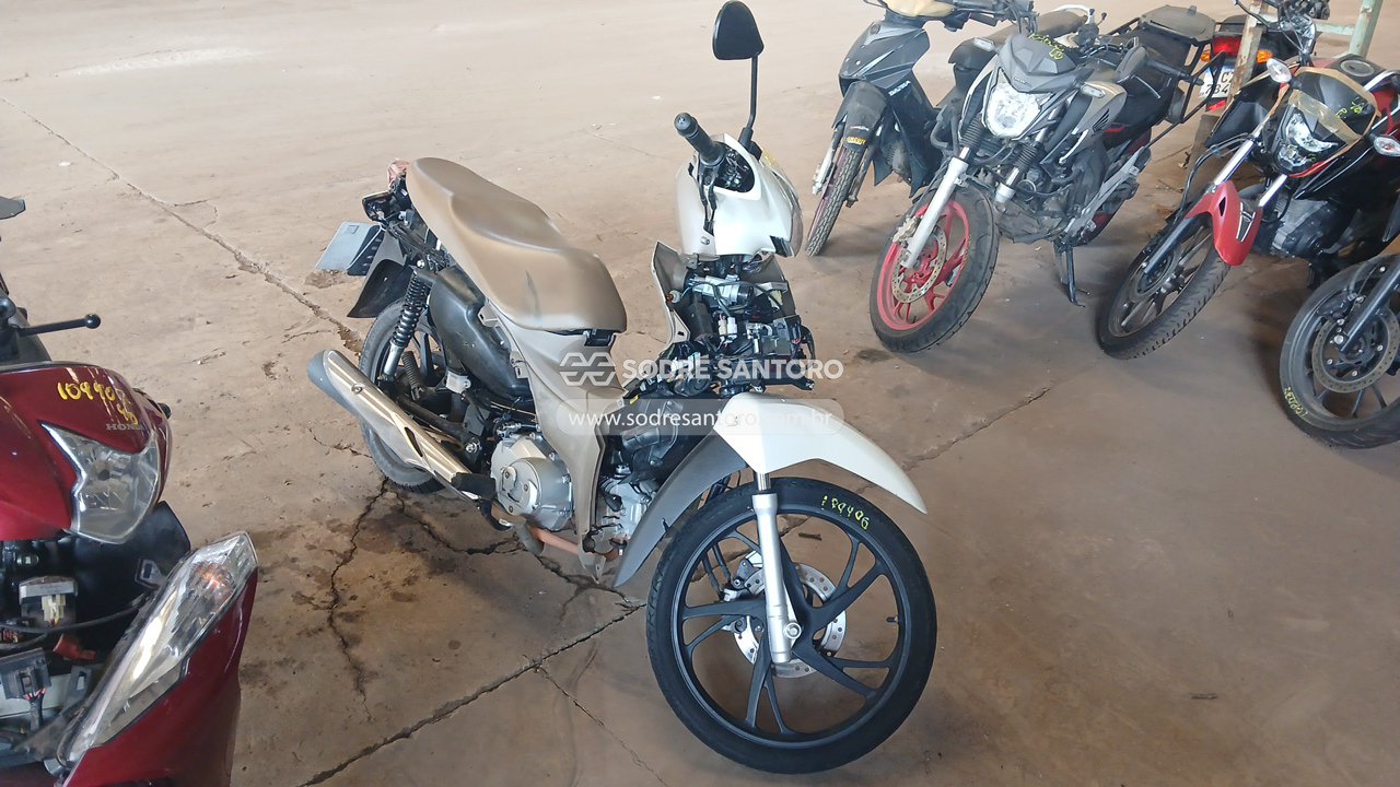 Honda Biz 125 2024 em leilão