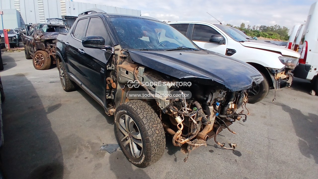 Fiat Toro Volcano At D4 2017 em leilão