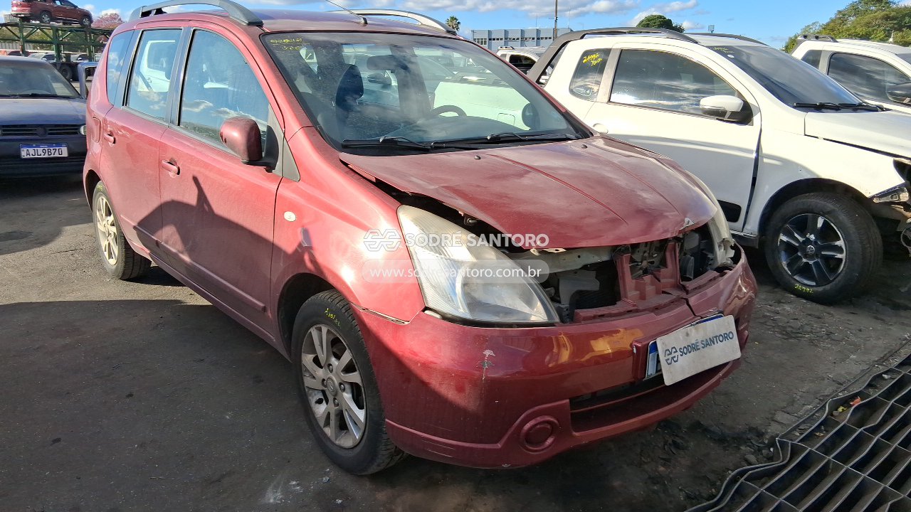 Nissan Livina 2013 em leilão
