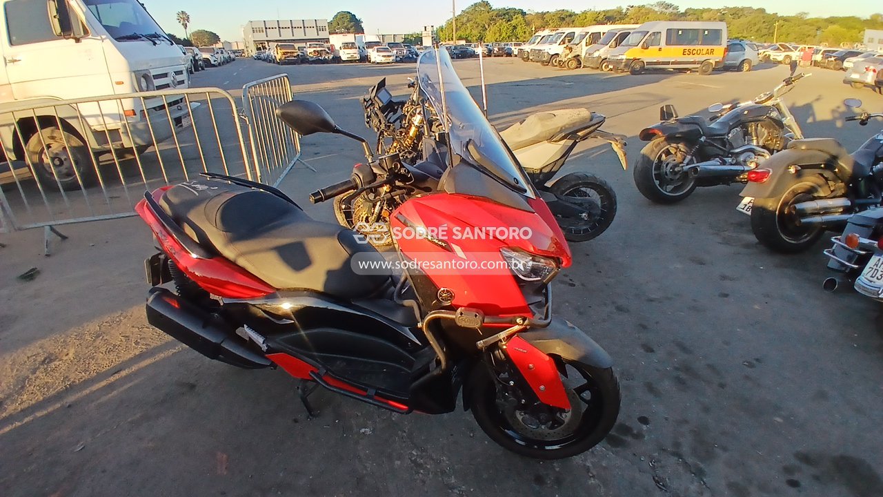 Yamaha Xmax 2024 em leilão