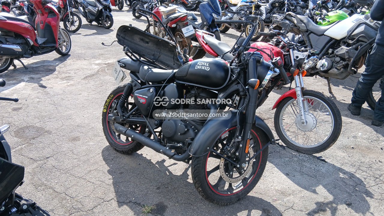 Royal Enfield Classic 350 2025 em leilão
