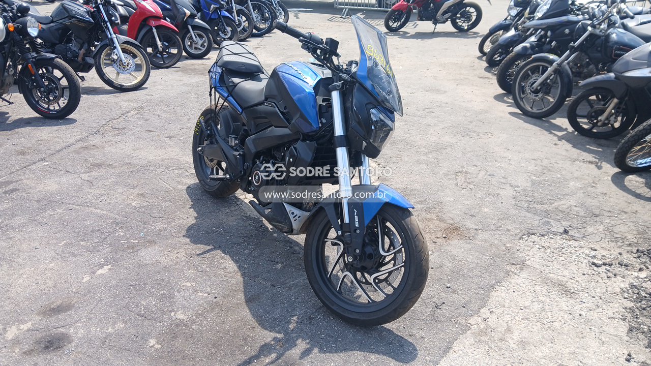 Bajaj Dominar D400 2025 em leilão