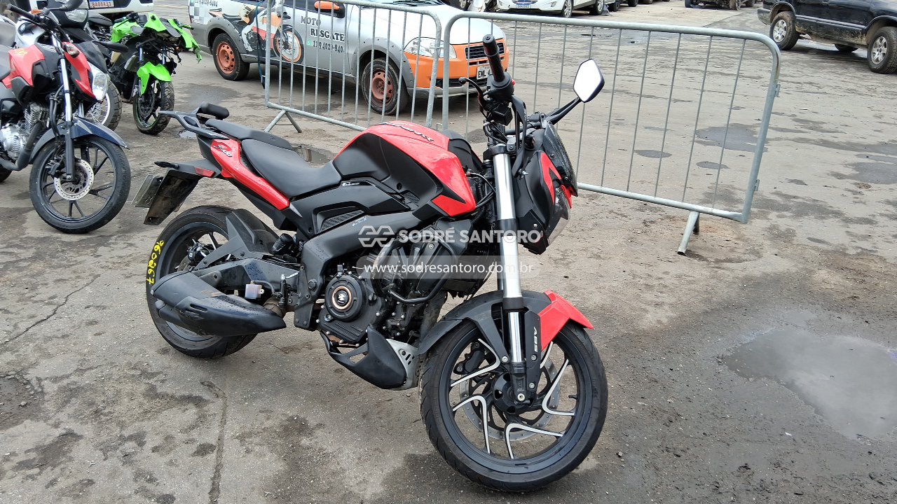 Bajaj Dominar D400 2025 em leilão