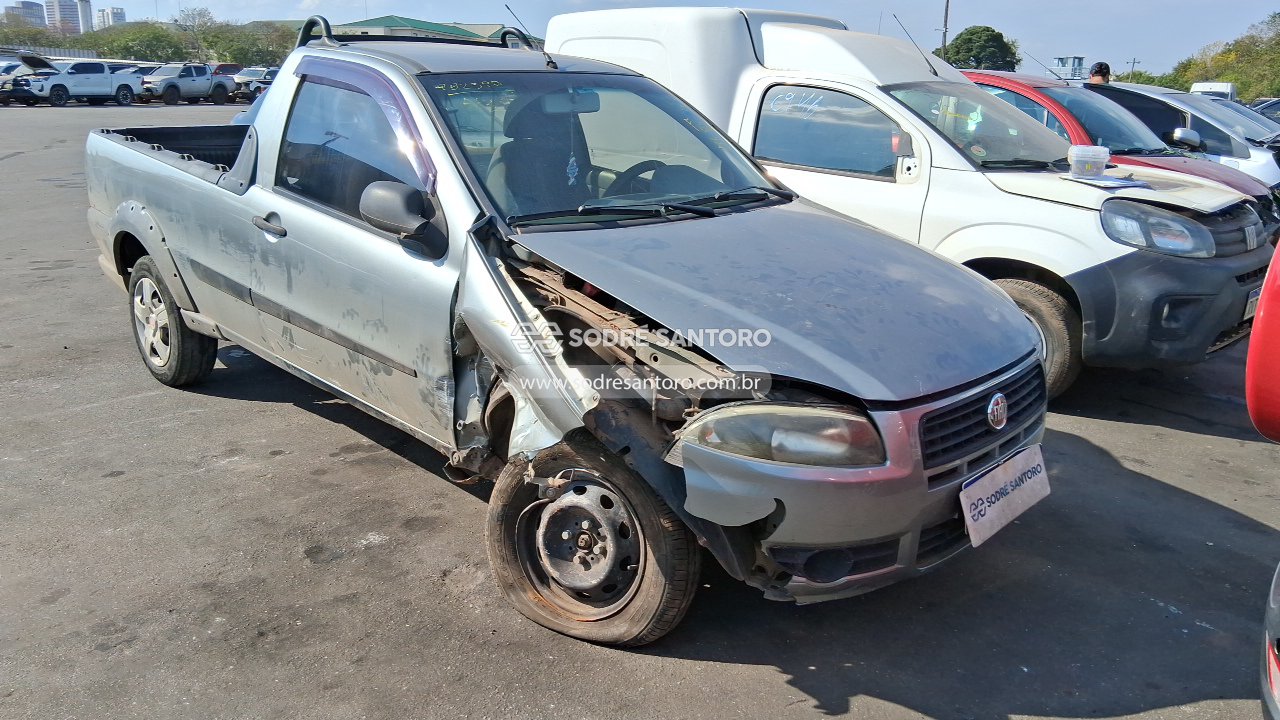 Fiat Strada Working 2013 em leilão