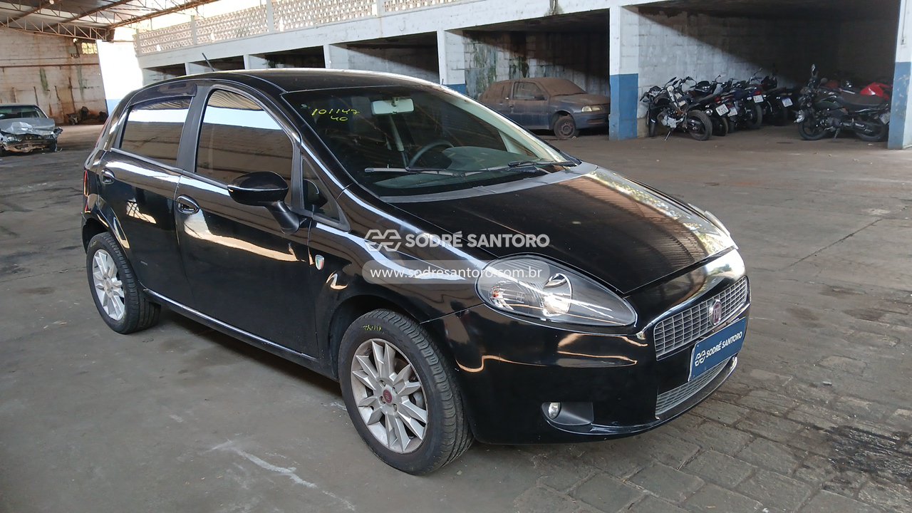 Fiat Punto Attractive 2012 em leilão