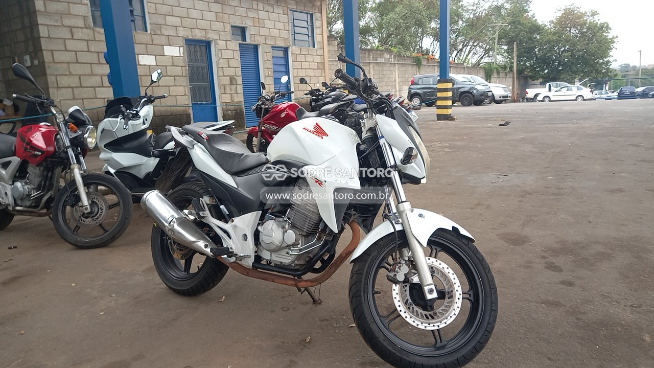 Honda Cb 300r 2014 em leilão