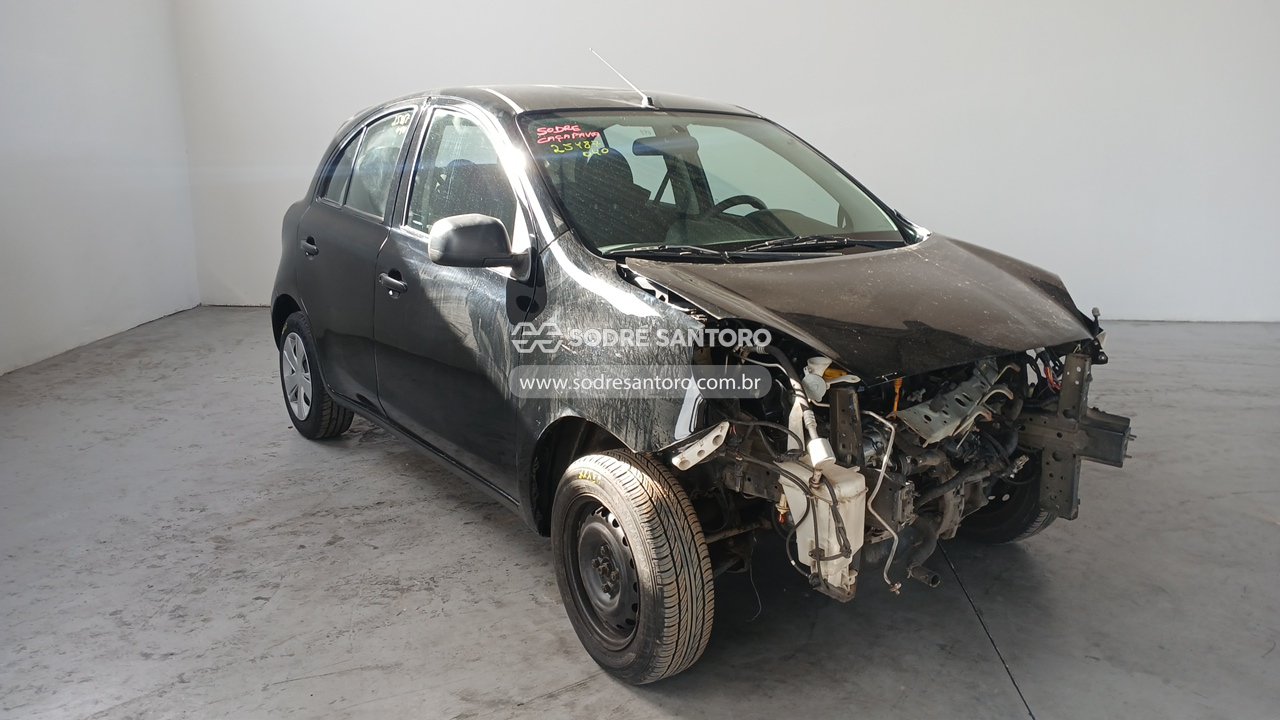 Nissan March Active 10 2015 em leilão