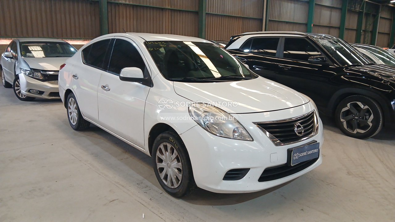 Nissan Versa 16sv Flex 2014 em leilão — SP
