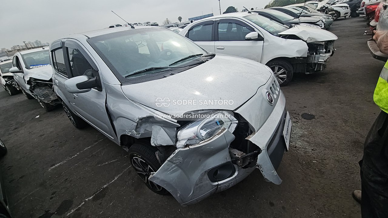 Fiat Uno Vivace 1.0 2013 em leilão