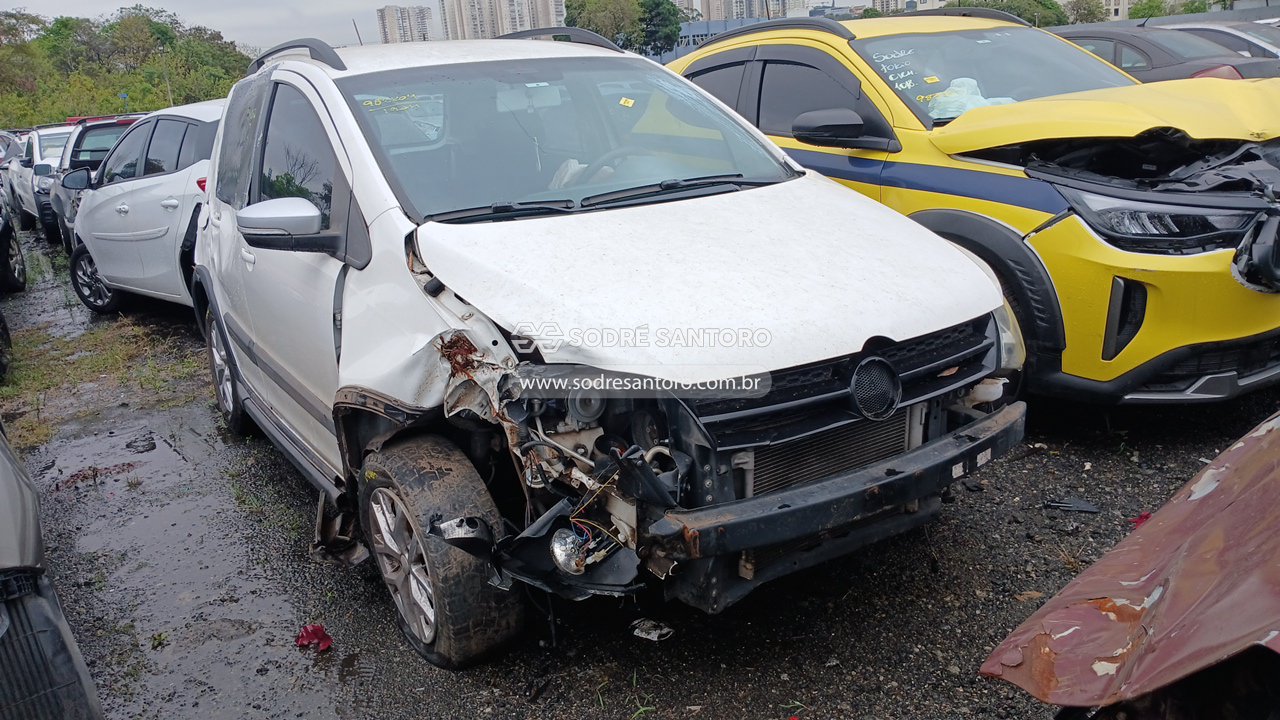 Volkswagen Crossfox 2014 em leilão