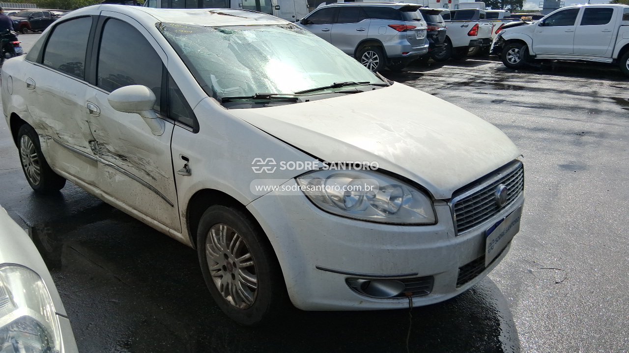 Fiat Linea Essence 1.8 2014 em leilão