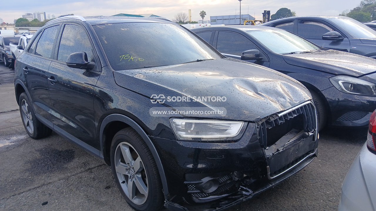 Audi Q3 2.0 Tfsi Amb 2013 em leilão