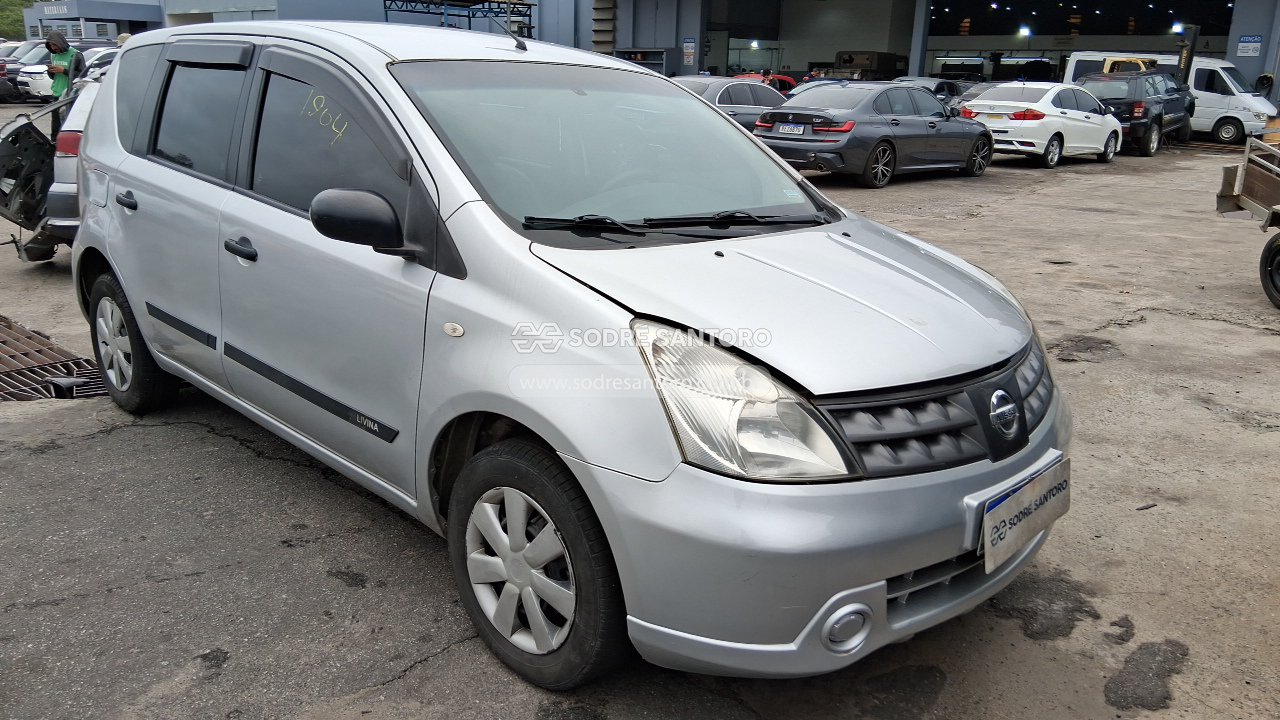 Nissan Livina 16 2012 em leilão