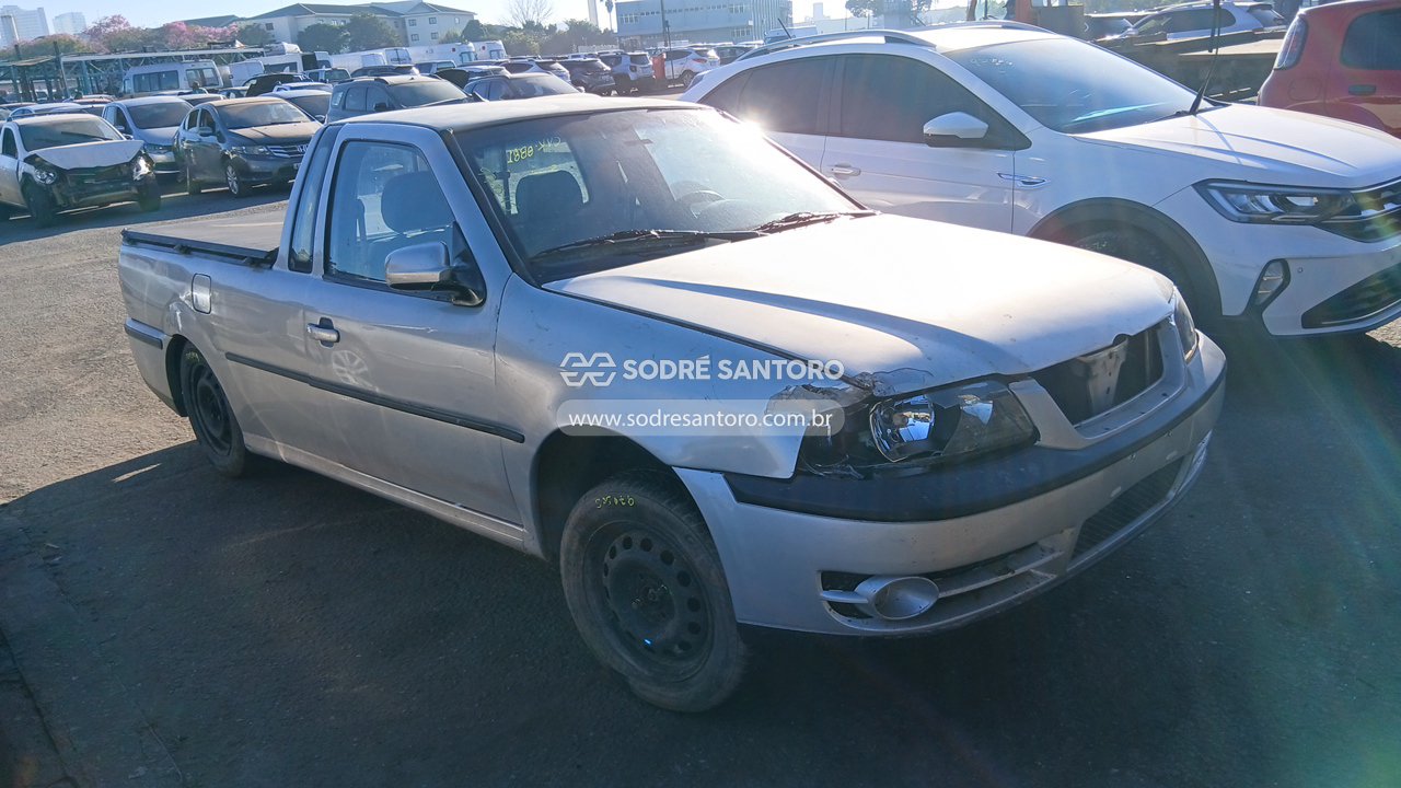 Volkswagen Saveiro 1.8 2001 em leilão