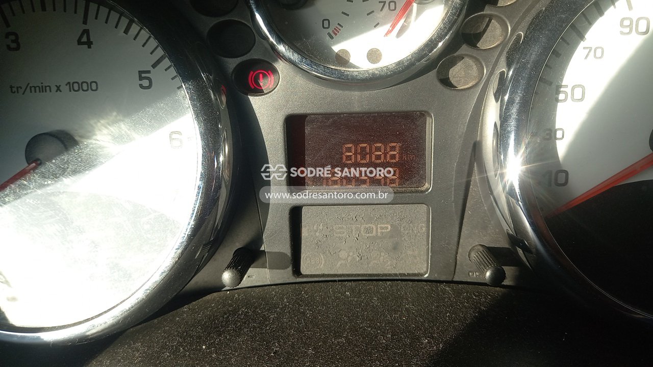 Peugeot 207 HB XR S - 2011/2012 — foto 7 de 13