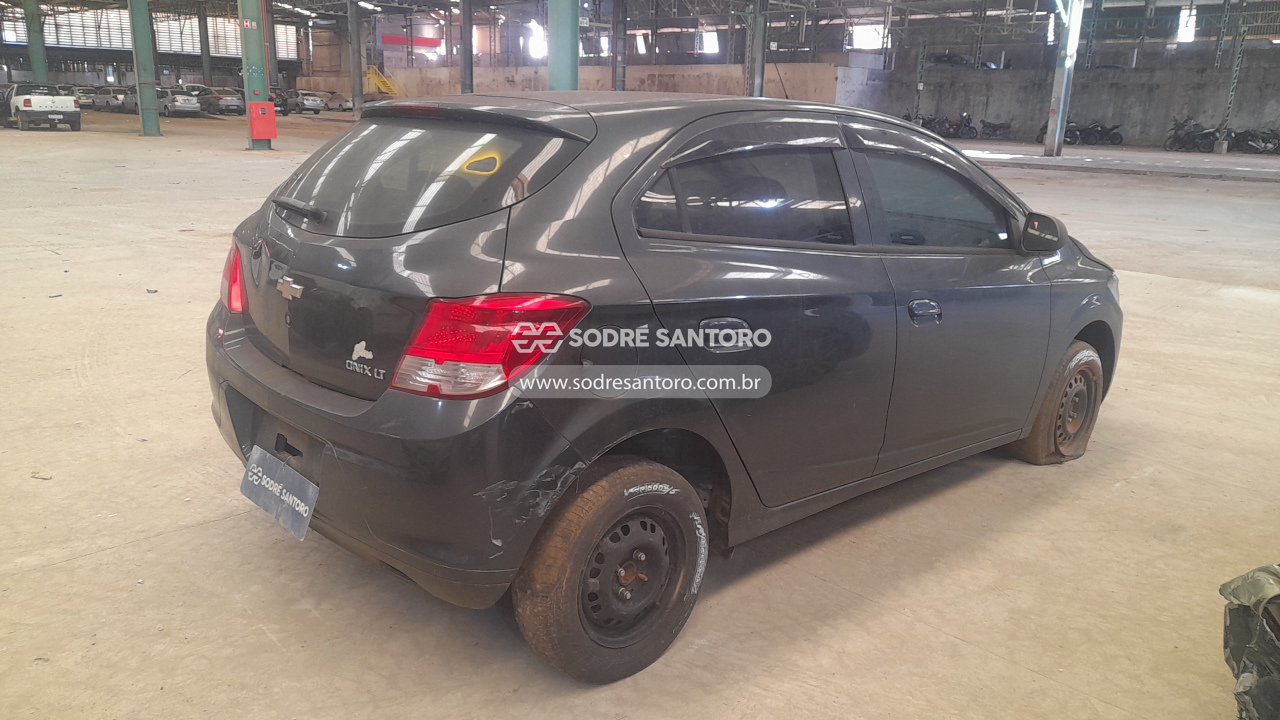 Chevrolet Onix 1.0mt LT - 2016/2016 — foto 4 de 13