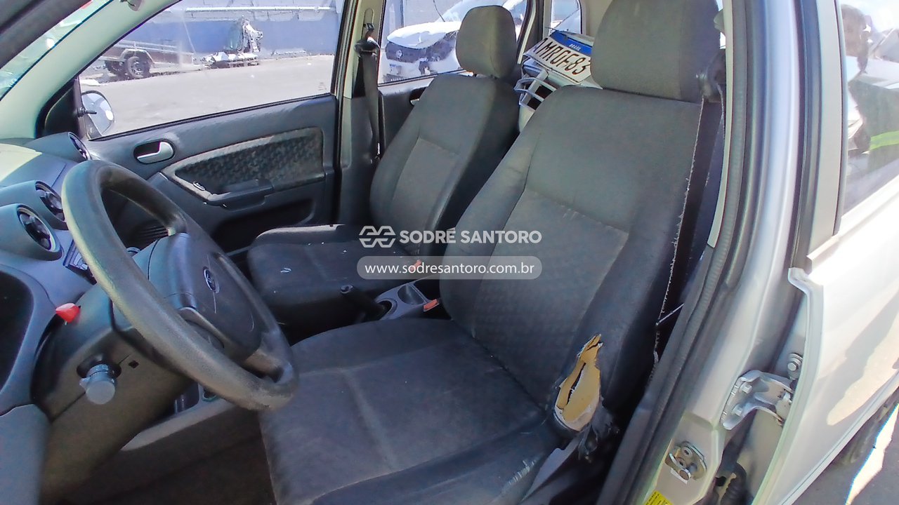 Ford Fiesta Edge - 2004/2004 — foto 8 de 13