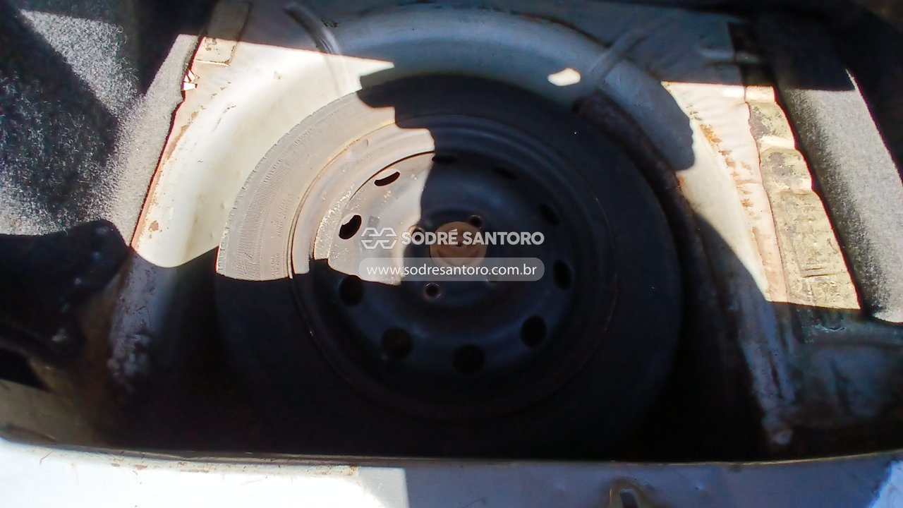 Ford Fiesta Edge - 2004/2004 — foto 9 de 13