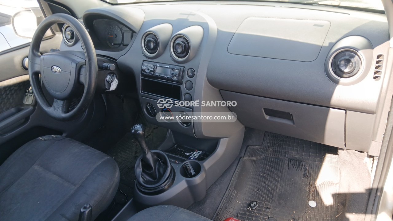 Ford Fiesta Edge - 2004/2004 — foto 7 de 13