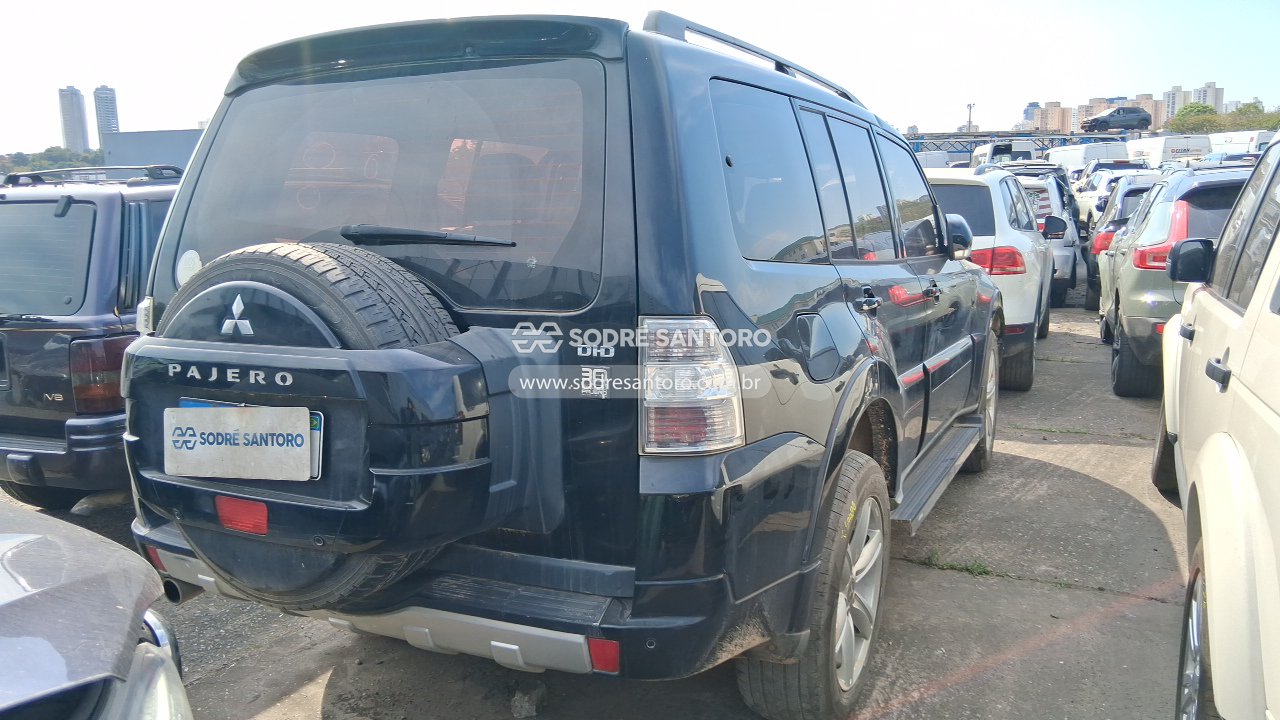 Mitsubishi Pajero Hpe 3.2 - 2012/2013 — foto 4 de 9