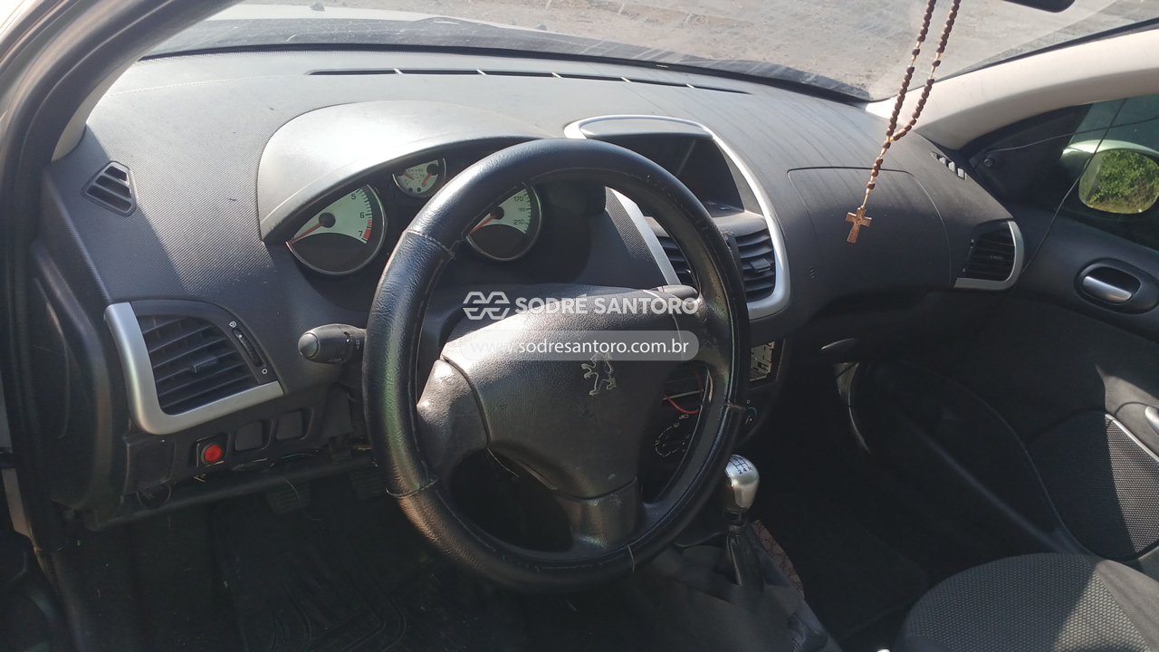 Peugeot 207 XR - 2011/2012 — foto 6 de 13