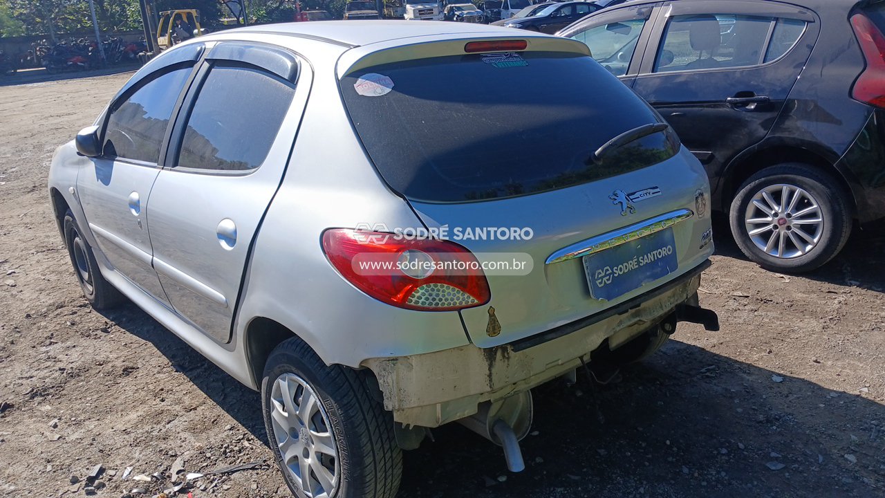 Peugeot 207 XR - 2011/2012 — foto 11 de 13