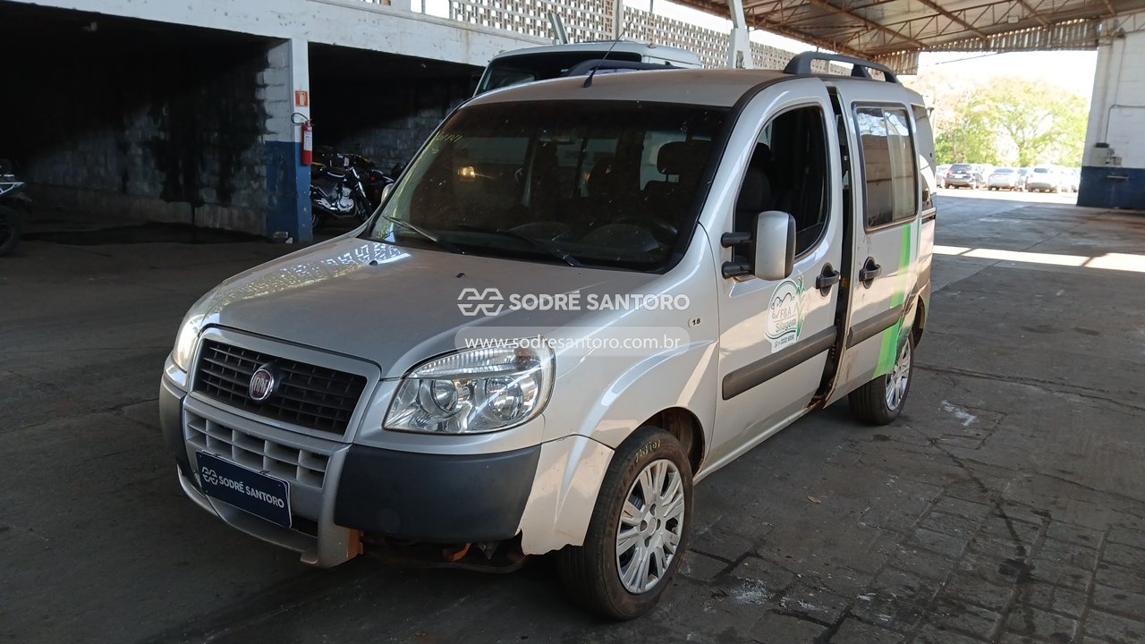 Fiat Doblo Essence 7L E - 2017/2018 — foto 3 de 13