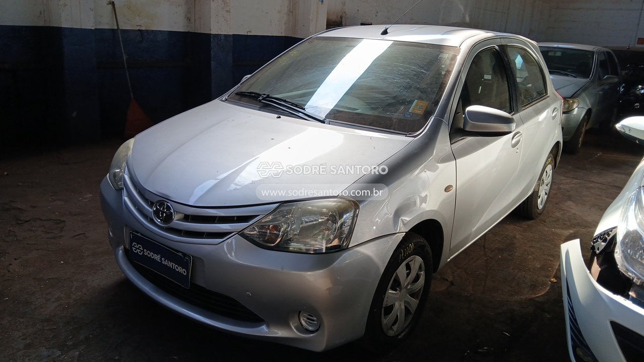Toyota Etios HB XS 15 - 2014/2014 — foto 3 de 13