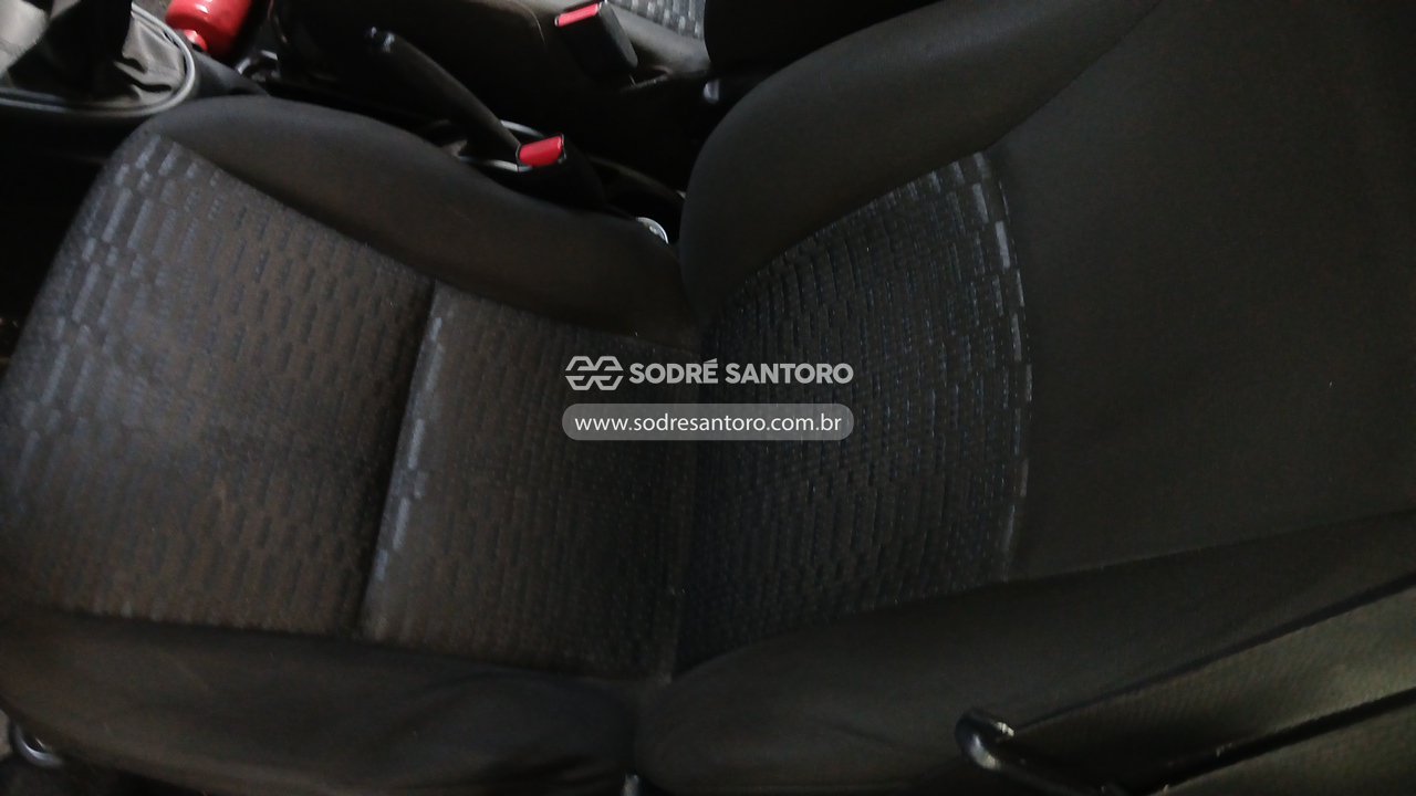Toyota Etios HB XS 15 - 2014/2014 — foto 8 de 13