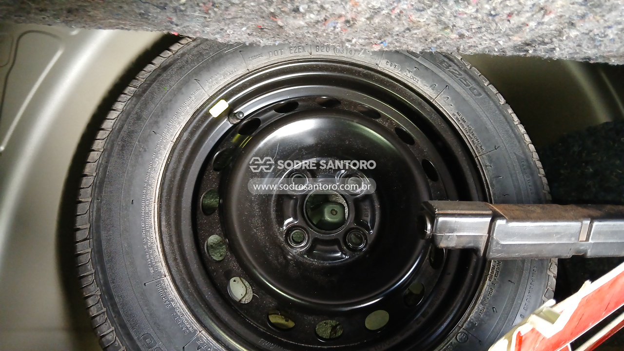 Toyota Etios HB XS 15 - 2014/2014 — foto 9 de 13