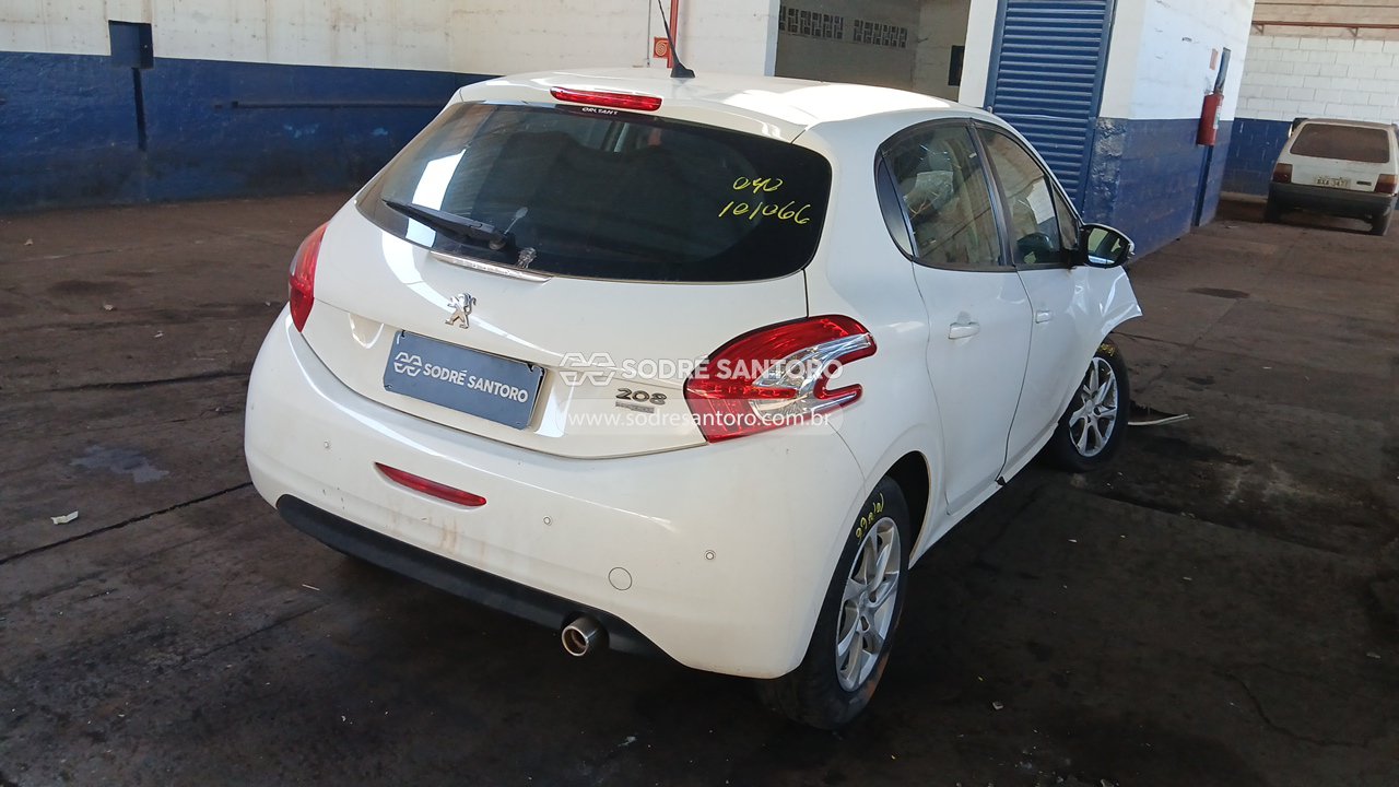 Peugeot 208 Act Pack Bva - 2015/2015 — foto 4 de 13