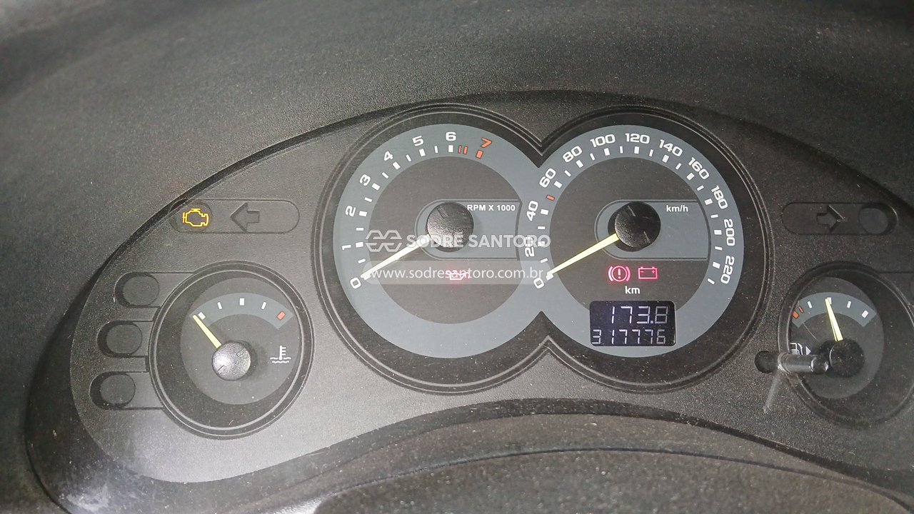 Chevrolet Classic - 2010/2010 — foto 7 de 13