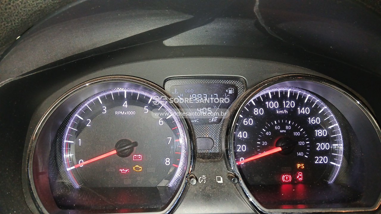 Nissan Versa 16 SL - 2016/2016 — foto 7 de 13