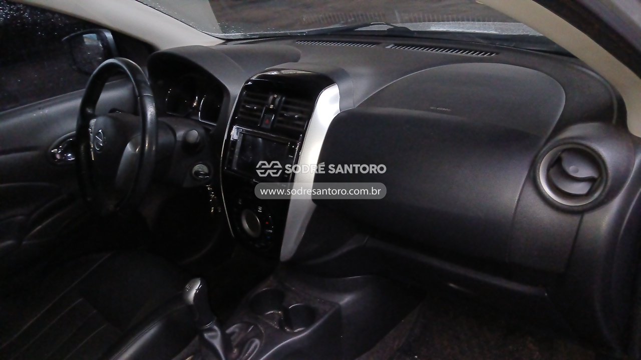 Nissan Versa 16 SL - 2016/2016 — foto 6 de 13