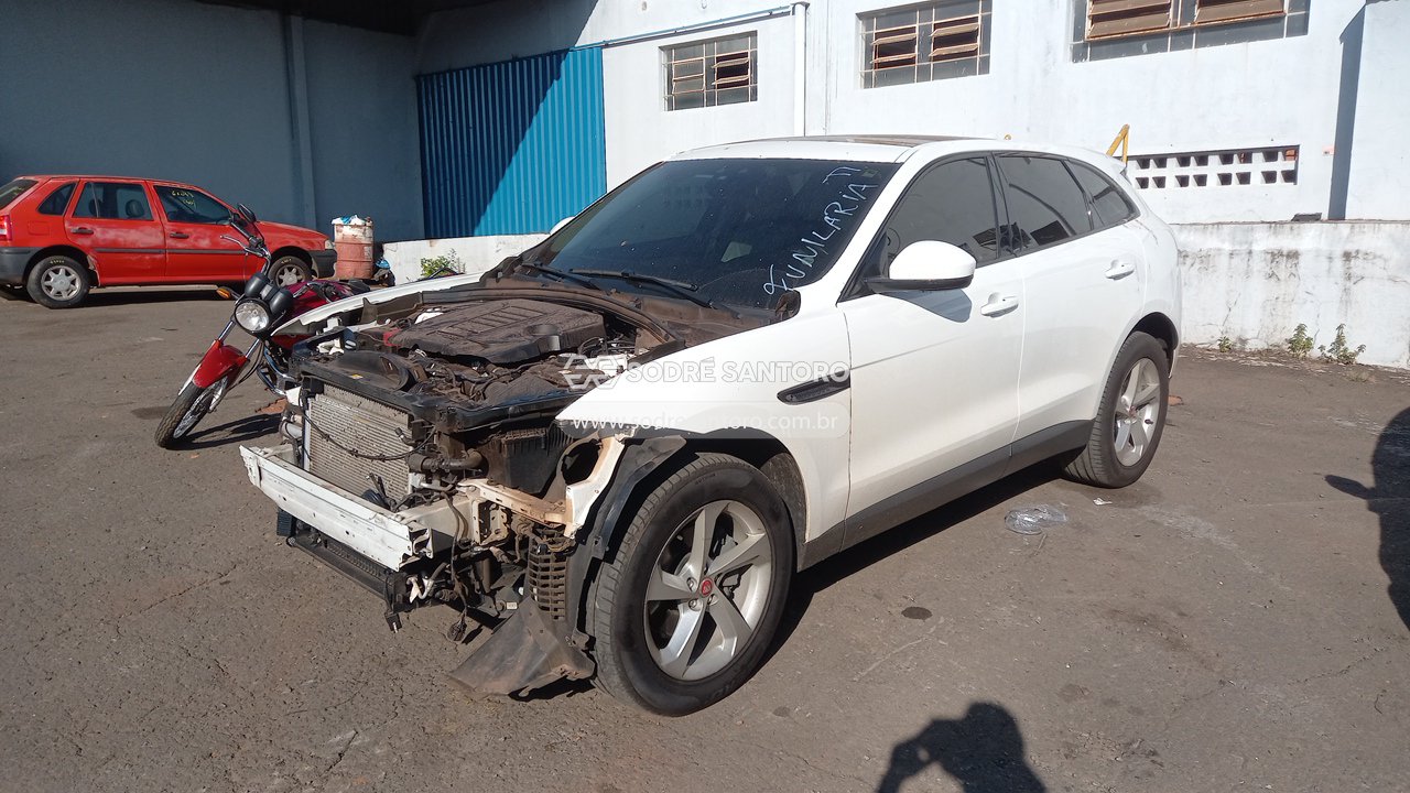 Jaguar Fpace 250 Cvg Prest - 2018/2018 — foto 3 de 13
