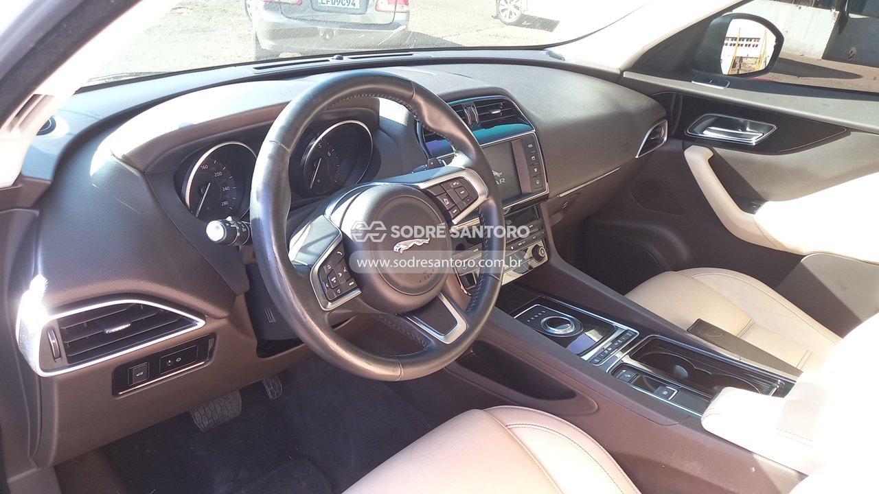 Jaguar Fpace 250 Cvg Prest - 2018/2018 — foto 6 de 13