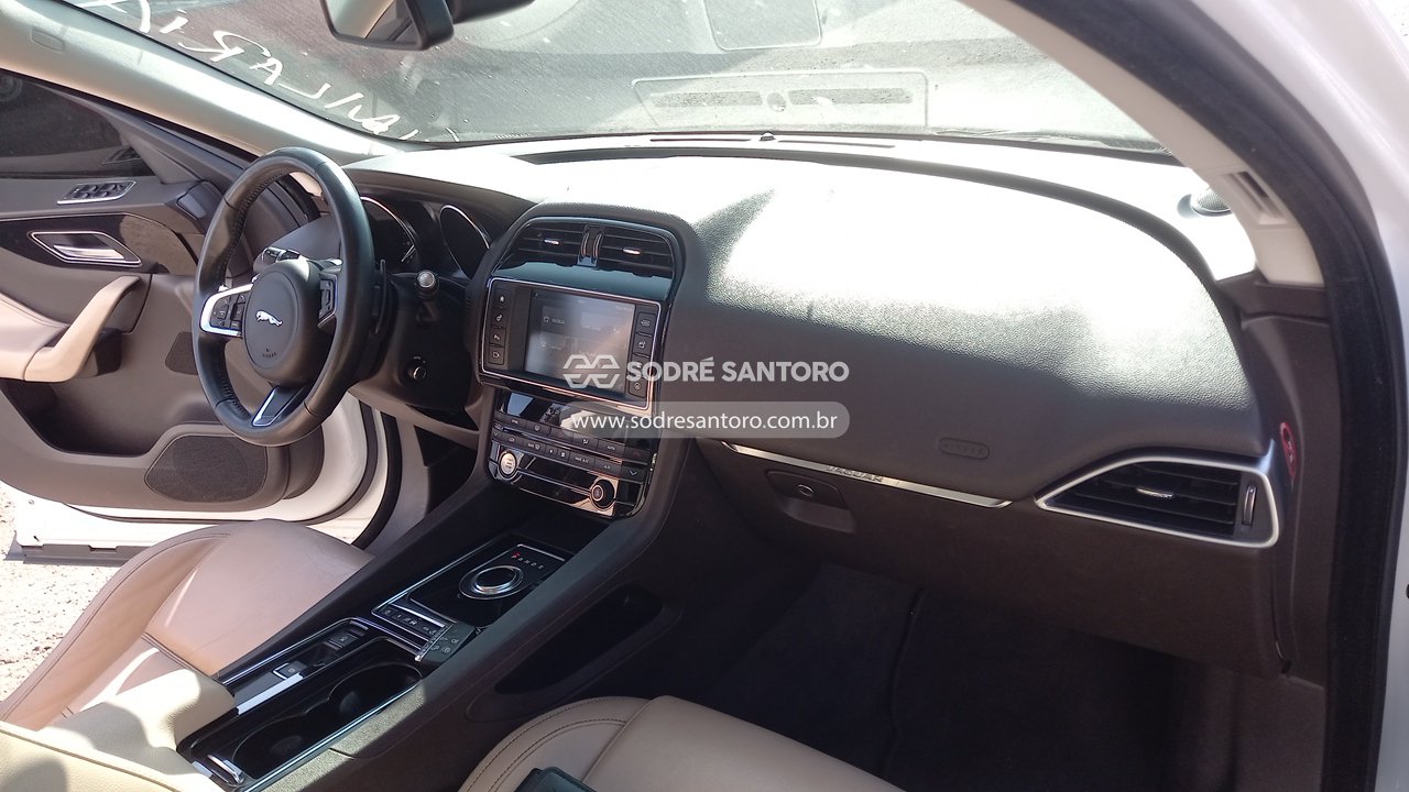 Jaguar Fpace 250 Cvg Prest - 2018/2018 — foto 8 de 13