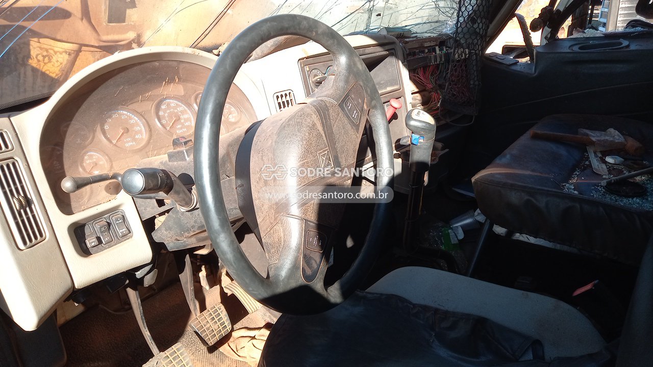 International 4400 P7 6x4 - 2013/2014 — foto 8 de 13