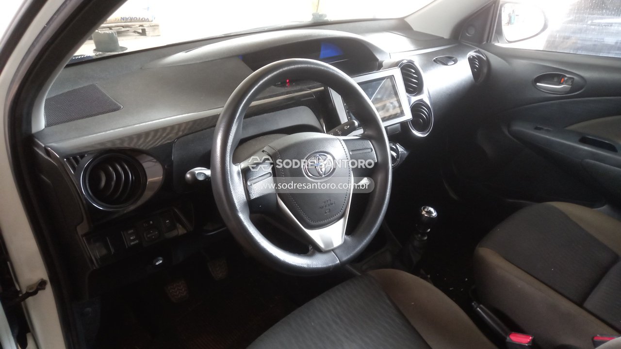 Toyota Etios SD X Vsc MT - 2019/2020 — foto 6 de 13