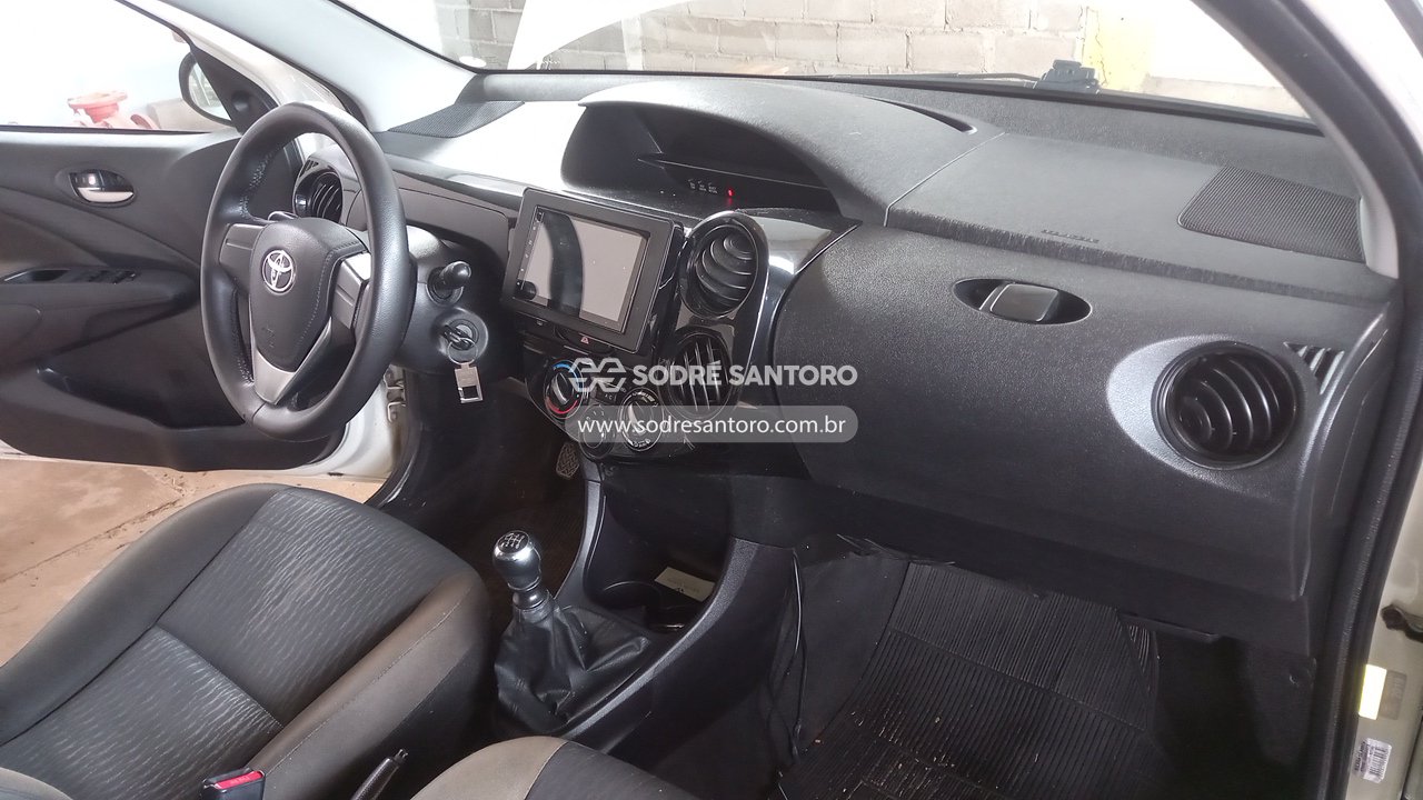 Toyota Etios SD X Vsc MT - 2019/2020 — foto 8 de 13