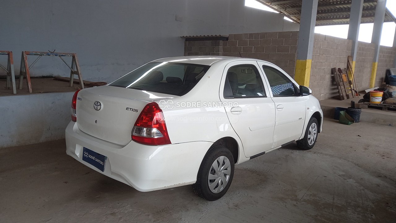 Toyota Etios SD X Vsc MT - 2019/2020 — foto 4 de 13