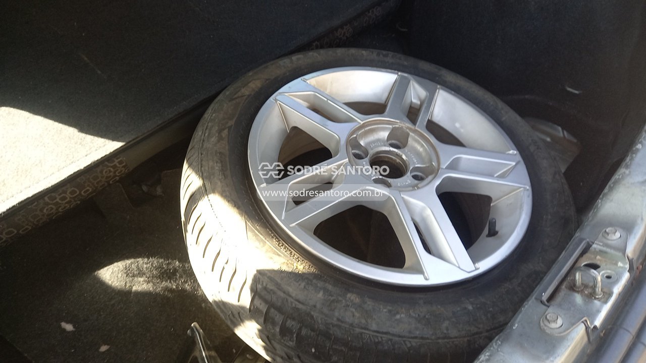 Fiat Uno Vivace 1.0 - 2011/2012 — foto 9 de 13