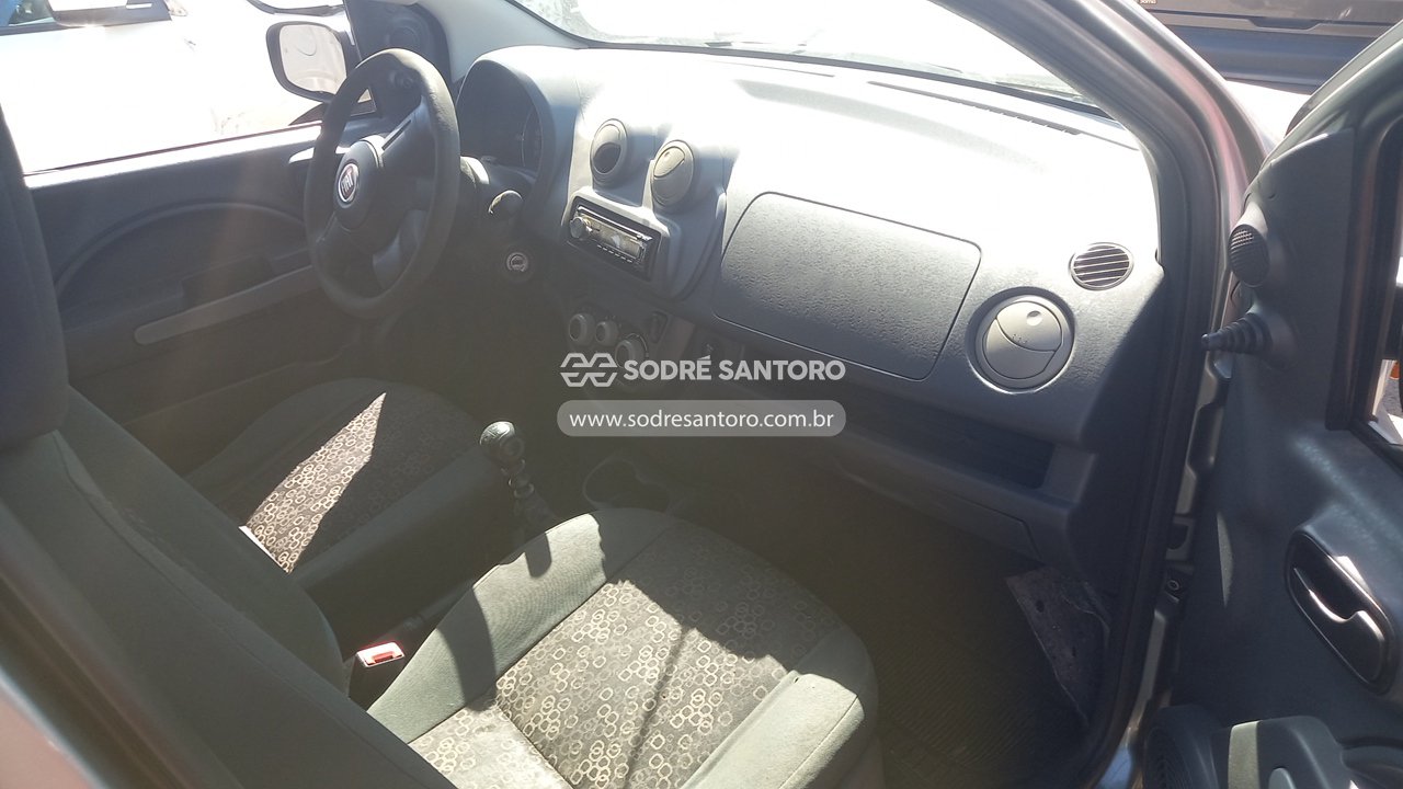 Fiat Uno Vivace 1.0 - 2011/2012 — foto 7 de 13