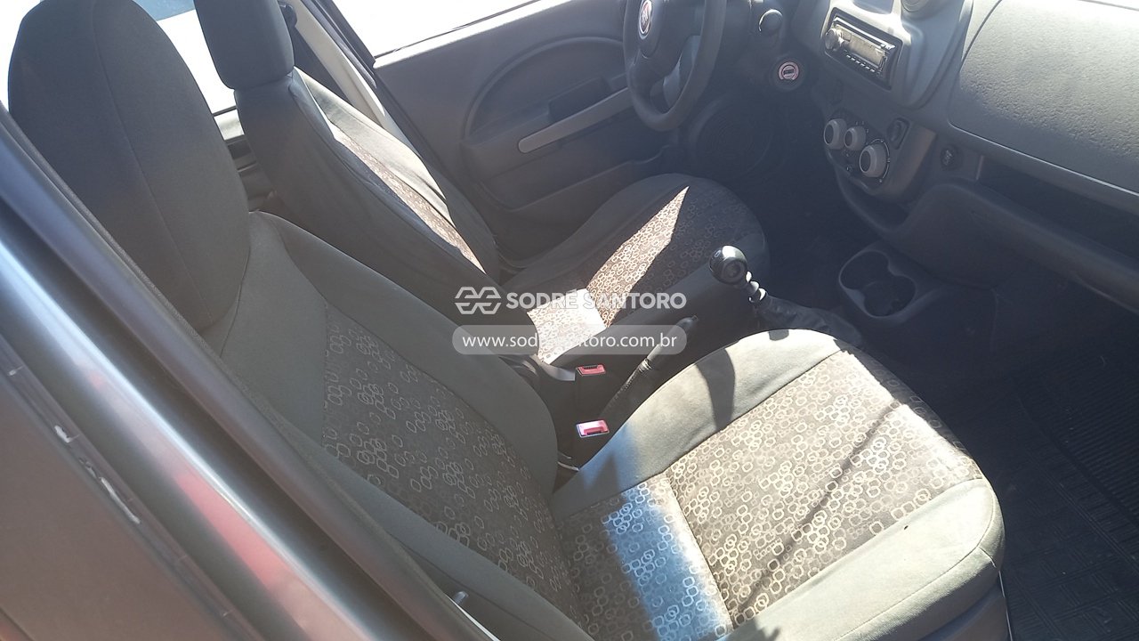 Fiat Uno Vivace 1.0 - 2011/2012 — foto 8 de 13