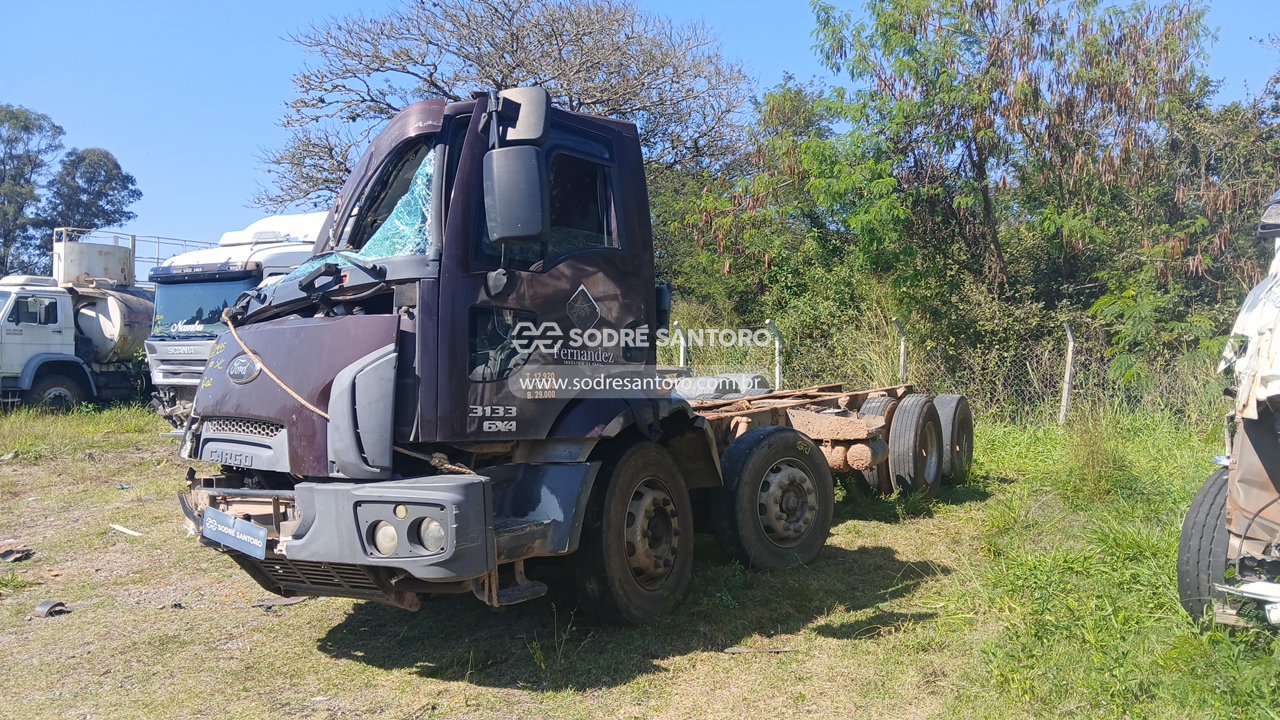 Ford Cargo 3133 6x4 - 2012/2013 — foto 3 de 13