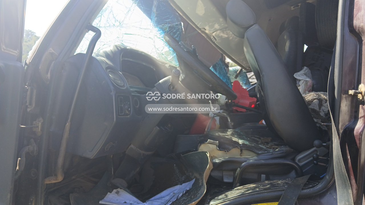 Ford Cargo 3133 6x4 - 2012/2013 — foto 7 de 13