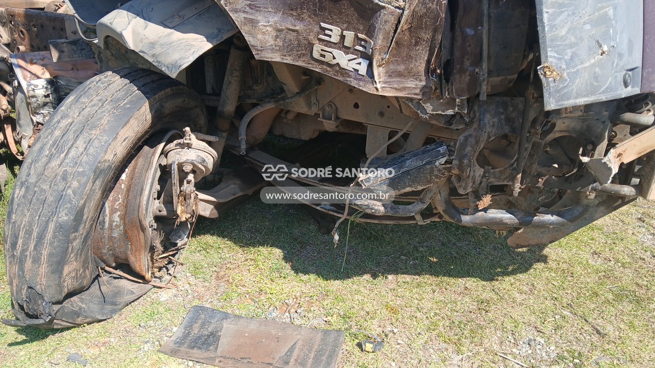 Ford Cargo 3133 6x4 - 2012/2013 — foto 11 de 13