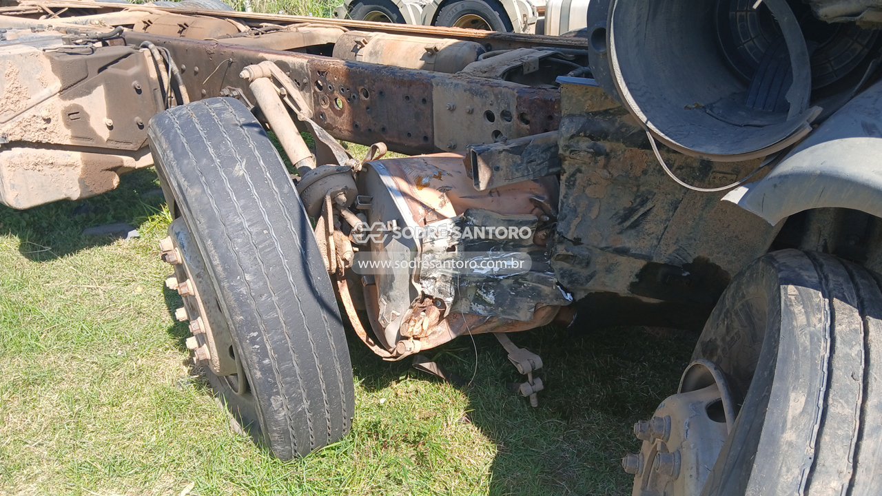 Ford Cargo 3133 6x4 - 2012/2013 — foto 12 de 13